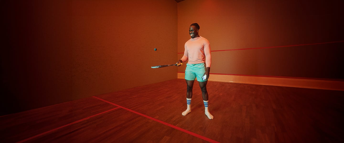 Man spelar squash